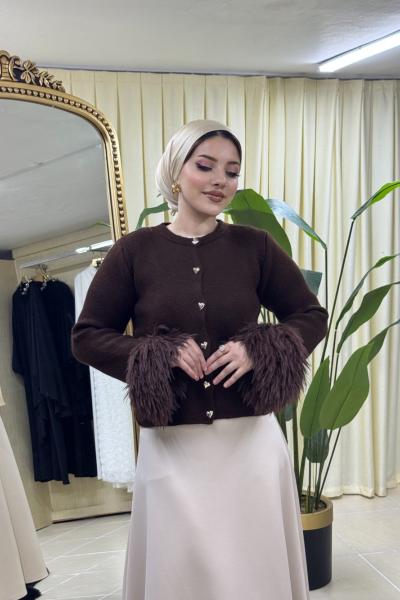 Kolu Peluş Detaylı Kalp Düğmeli Triko Hırka Kahverengi